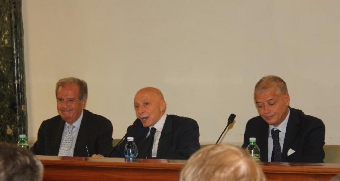 Riunione straordinaria a Roma del 13.09.2013, da sin.: Marino (Oua), Alpa (CNF), Luciano (Cassa).